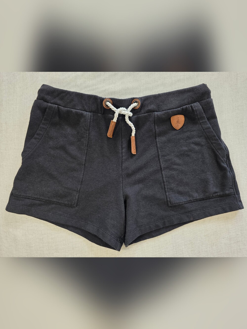 Wanakome Black Terry Sweat Shorts M Rope Drawstring Leather Logo